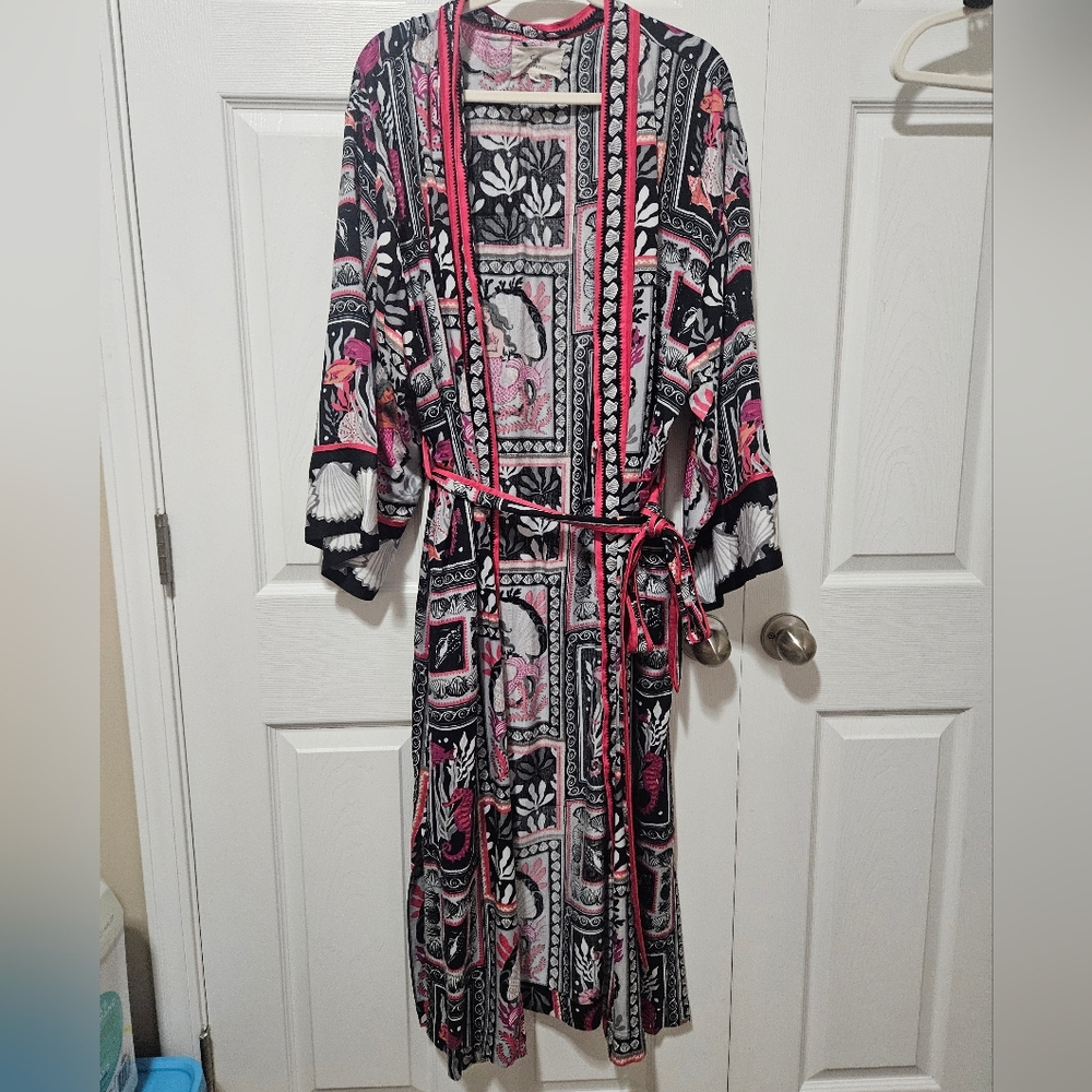 Printfresh Black and Pink Floral Patterned Kimono Robe